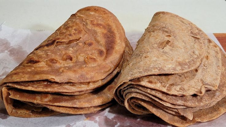 Freshly made chapathis at Hello2India.